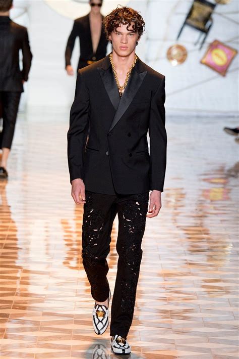 versace men runway